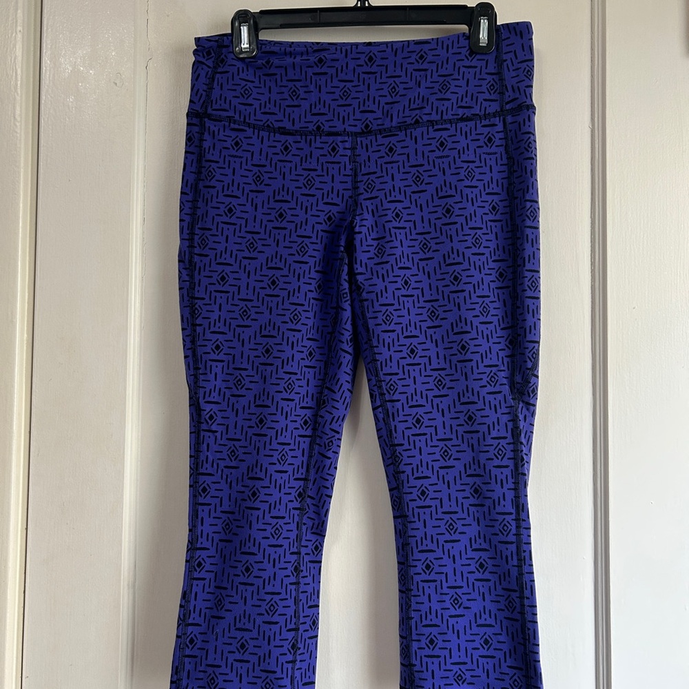 Lucy Purple & Black Geometric Active Leggings